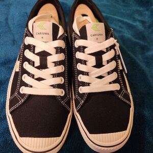 Cariuma/ Snoopy Colab Black Canvas Sneakers Size 9 Women's